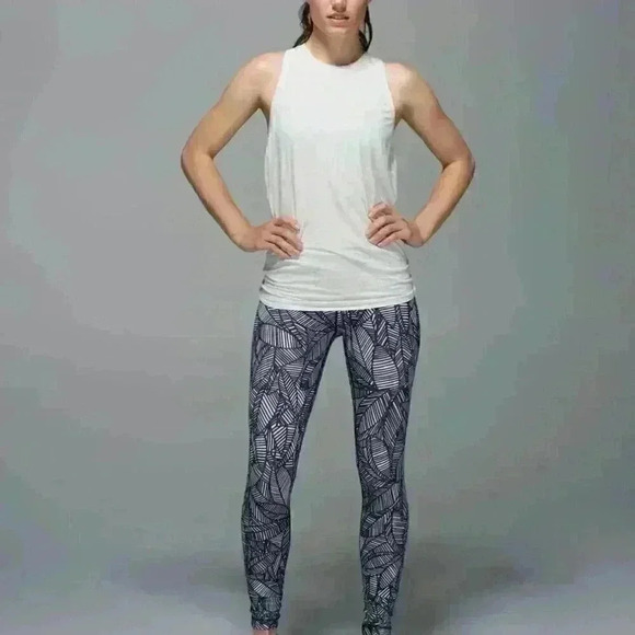 Lululemon Wunder Under Pant *Full-On Luon Banana Leaf White Black Women’s Size 6 - Picture 1 of 12